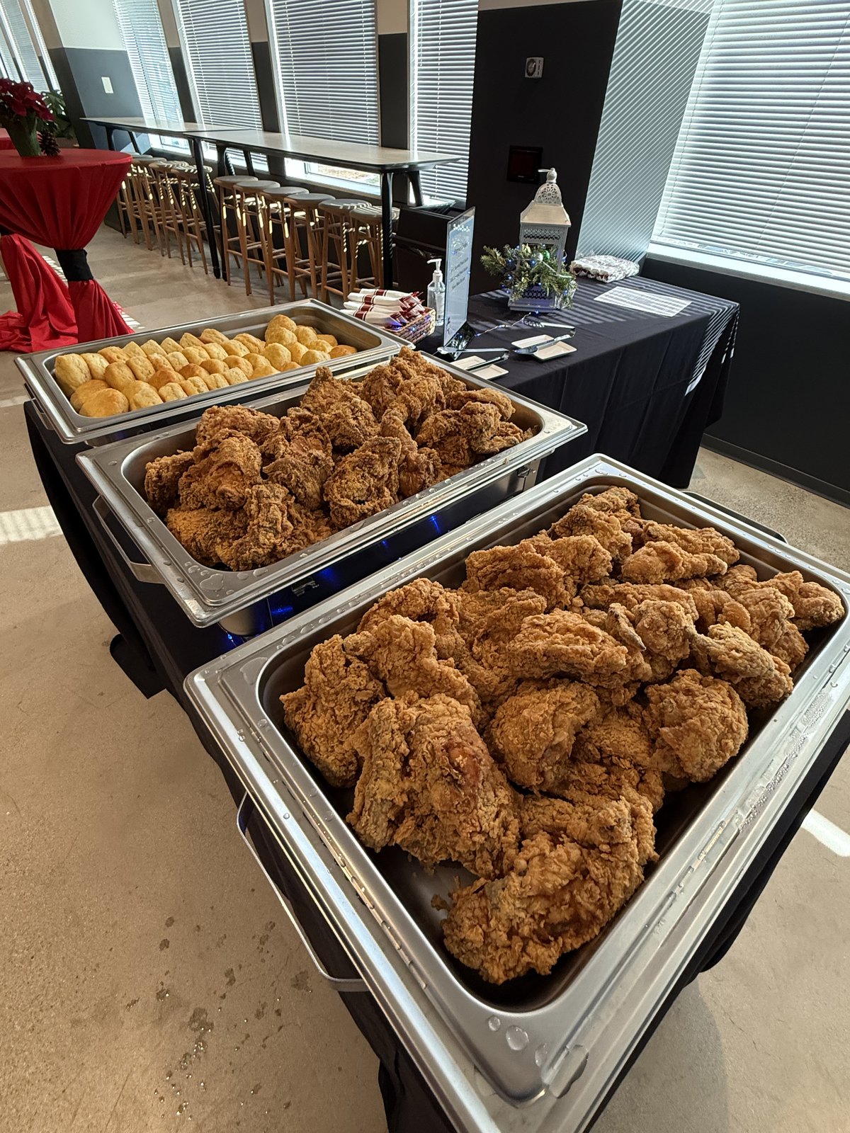 Golden fried chicken and buffet favorites